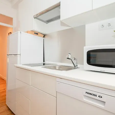 Charming Flat In The Heart Of Bairro Alto
